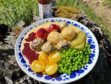 Lade das Bild in den Galerie-Viewer, Lingonsaus – eine wilde blutrote Chilisauce auf Preiselbeeren – Frigg's Blazing Nectar